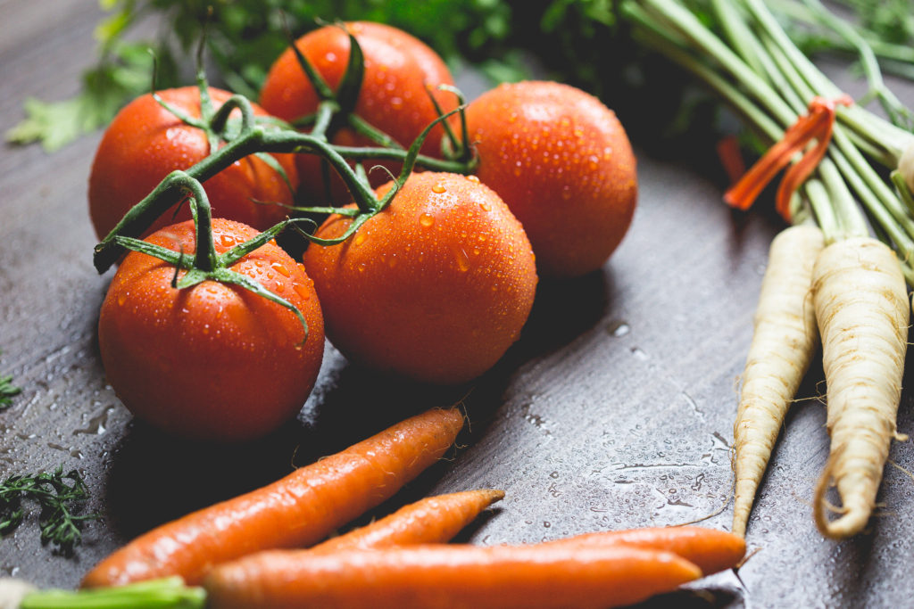 wet-tomatoes-carrots-and-parsley-picjumbo-com